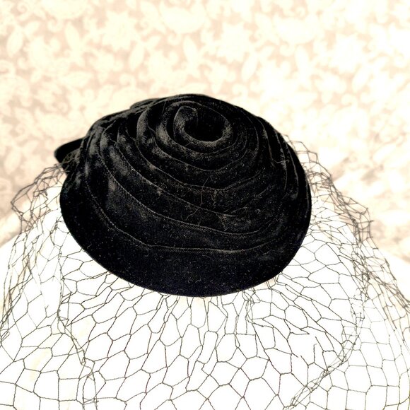 Black velvet spiral vintage funeral hat with 5\